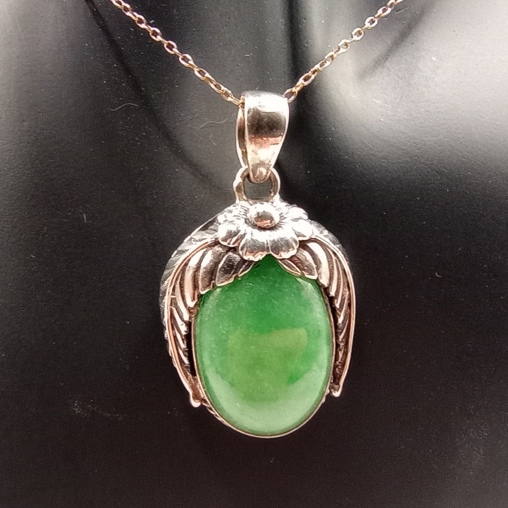 Elegant Sterling Jade Pendant Necklace